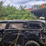 Na D2 prerazilo auto zvodidla a spadlo