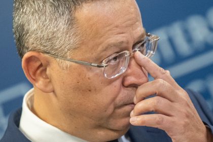 Na vychode vojna na zapade cla a opatrenia vlady