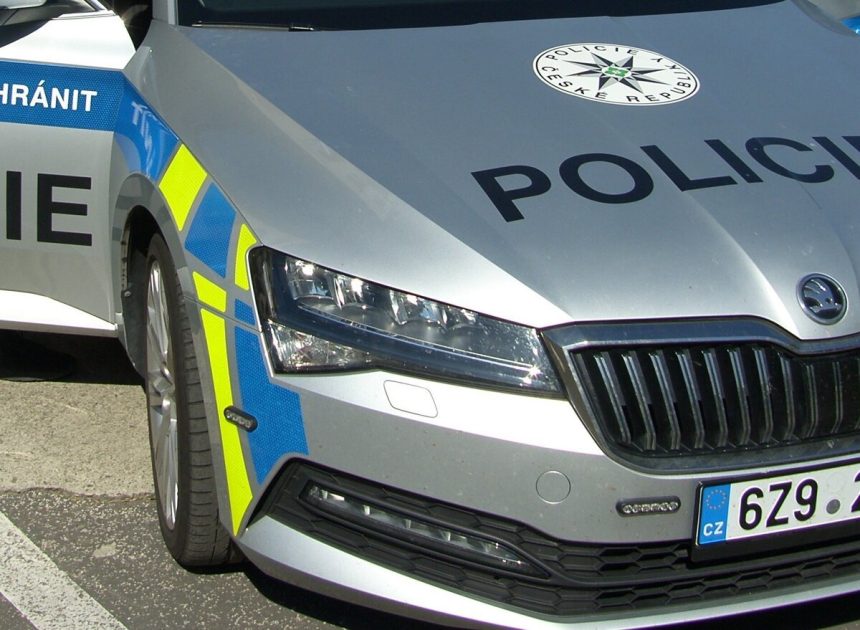 Po pade z okna gymnazia v Cesku zomrel 13 rocny chlapec