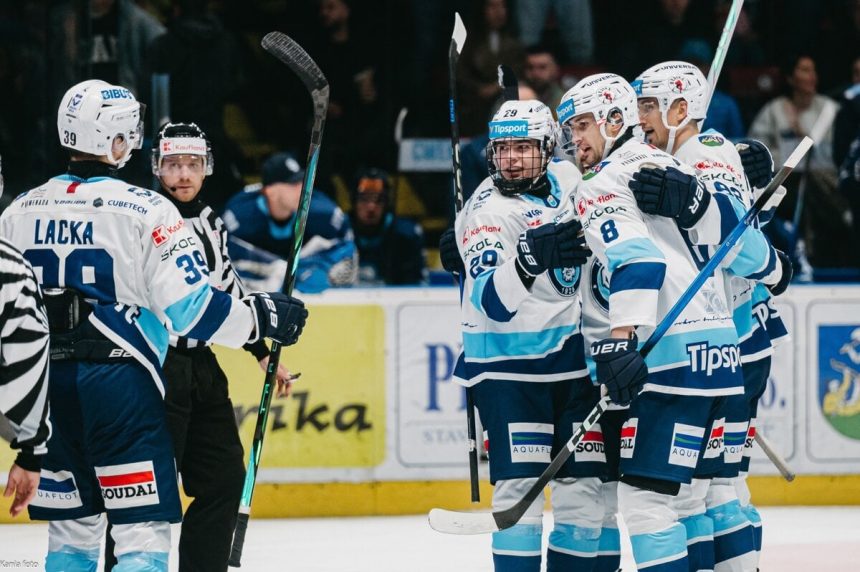 Sou v Nitre ako reklama na hokej Trener Slovana ukazal fanusikom prostredniky