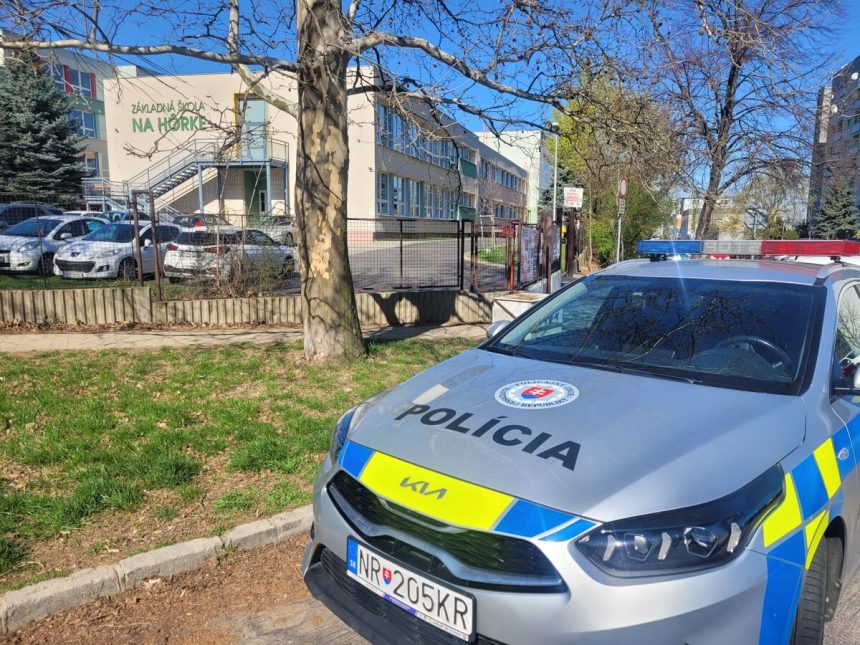 Tinedzera ktory sa vyhrazal spoluziakom pustili z vazby