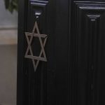 V Parizi sudia Bulharov za vandalizmus voci Zidom