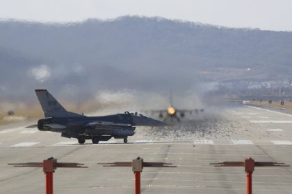 V Polsku opravuju motory stihaciek F 16 a F 15