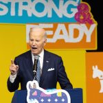 Biden ostro kritizoval Trumpa za znicenie Bieleho domu