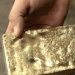 Cena zlata vzrastla na dvojtyzdnove maximum cena striebra je na novom rekorde