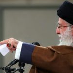 Chamenei Trumpova administrativa nie je hodna spoluprace s Iranom