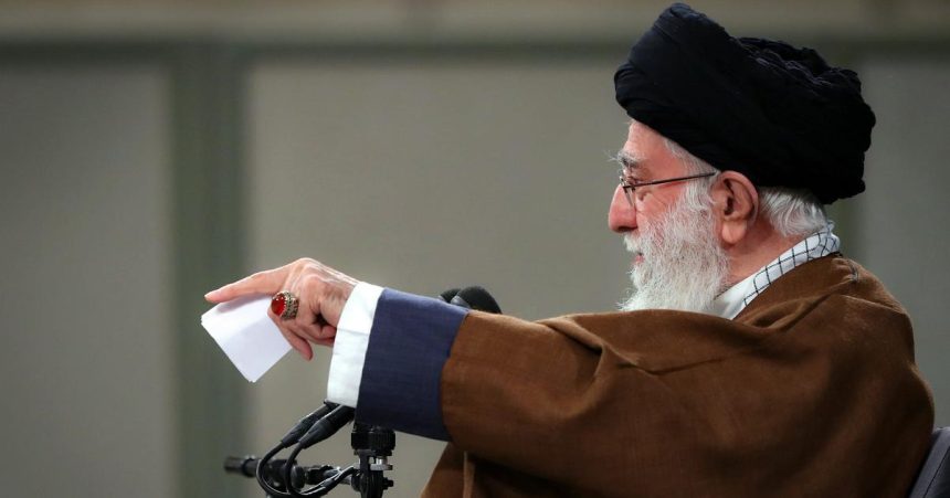 Chamenei Trumpova administrativa nie je hodna spoluprace s Iranom