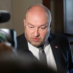 Huliak sa uz zastraja ze bez hazardu moze opat rebelovat Nebudeme hladiet napravo ani nalavo