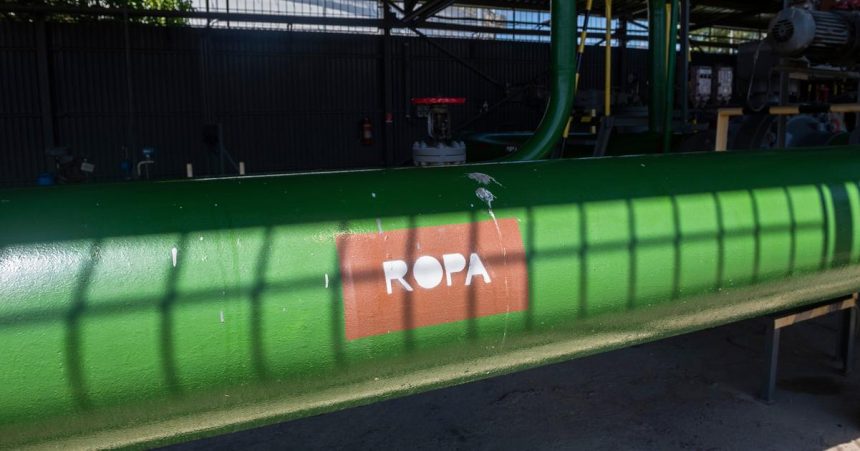 IEA Svetovy ropny trh je nevyvazeny ponuka rastie rychlejsie nez dopyt