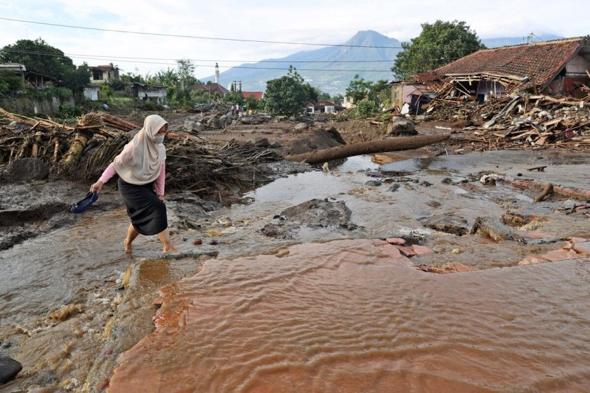 Indonezski zachranari patraju po 23 nezvestnych