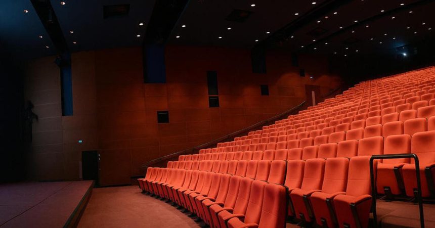 Kinosaly v parizskej Cinematheque Francaise zavru pre plostice