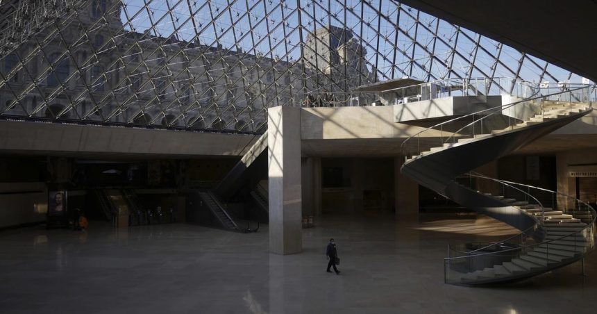 Parizsky Louvre od januara zvysuje vstupne pre navstevnikov z krajin mimo EHP