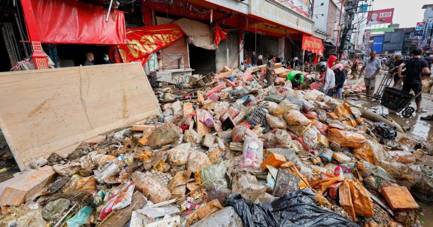 Pocet obeeti povodni a zosuvov pody v juhovychodnej Azii presiahol 450