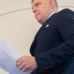 Premier Smer SD ponukol Sutajovi Estokovi pravnu pomoc