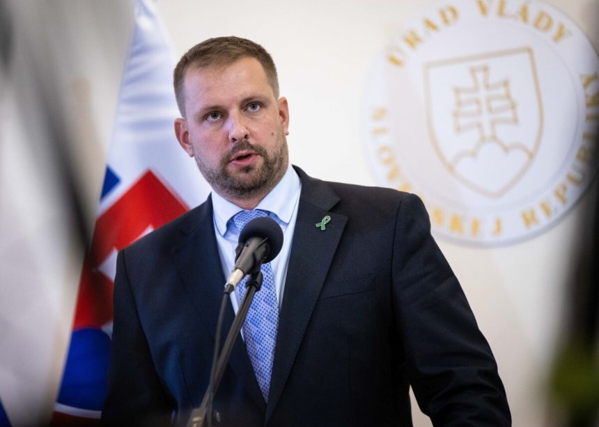 SNS vyzyva Saska aby nenavrhoval zakaz e cigariet