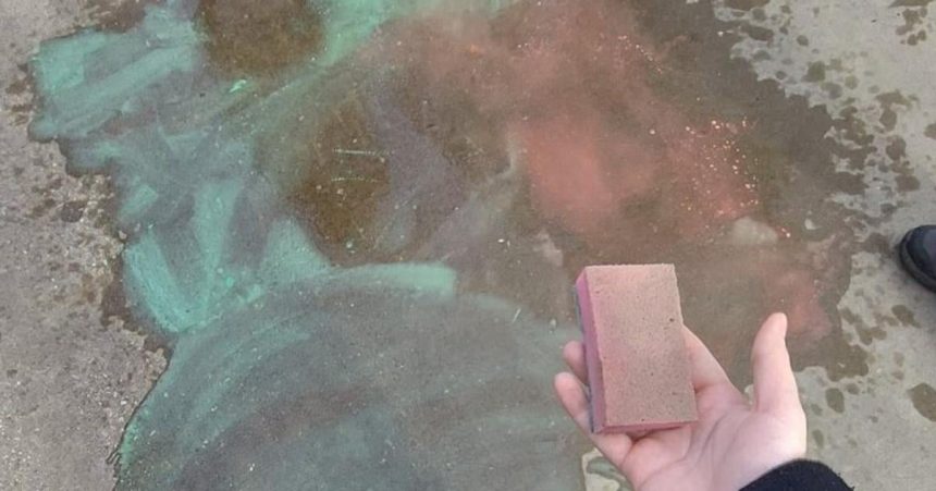 Studenti Katolickej univerzity museli zmyt napis