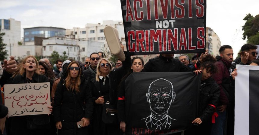 Sud v Tunisku poslal opozicnikov do vazenia na 45 rokov