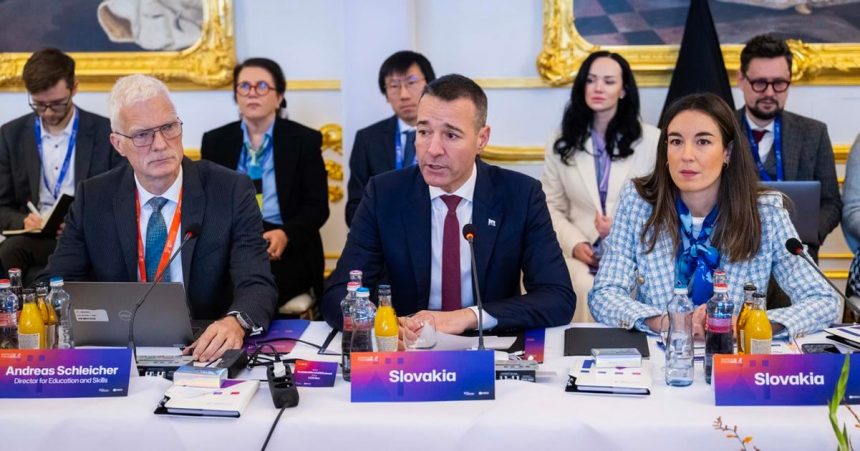 Svetovy samit o umelej inteligencii vo vzdelavani zacina v Bratislave