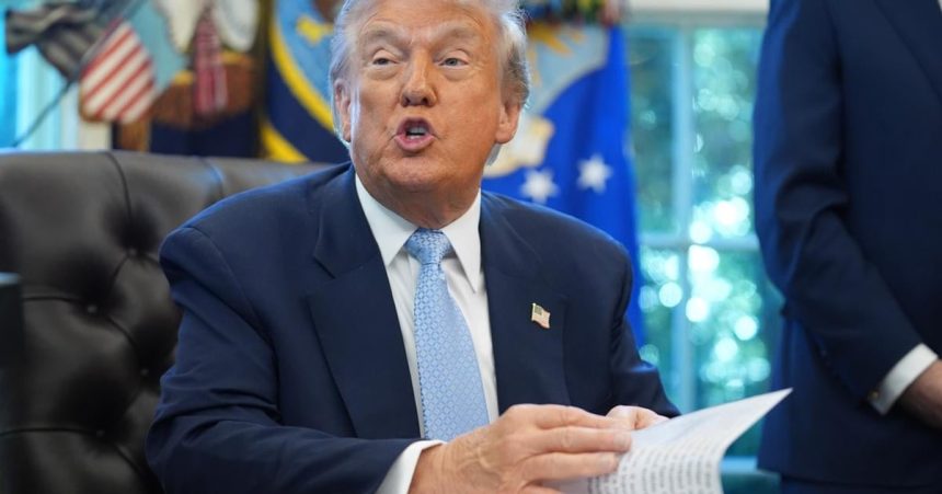 Trump podpisal zakon o zverejneni Epsteinovych spisov