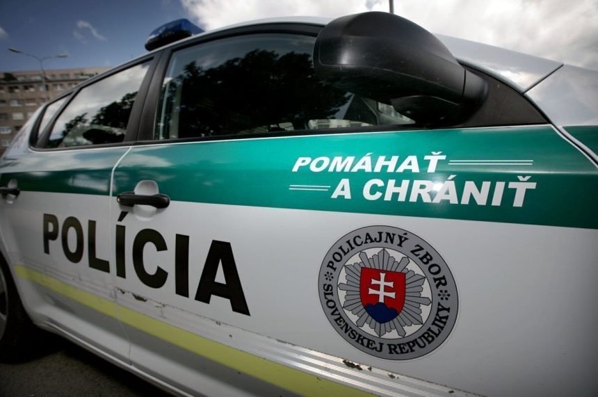 Utocil na dvojrocne dieta nozom policia zadrzala