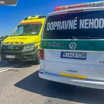 VIDEO Vodic pod vplyvom drog narazil do budovy