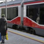 Vlakovu dopravu stale komplikuje pocasie a stromy