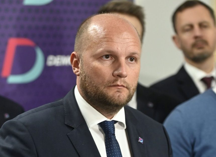 Zandarsky zbor nie je podla Nada pripraveny legislativne administrativne ani technicky