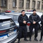 Zrazen zena stratila krv policajti zastavili krvacanie