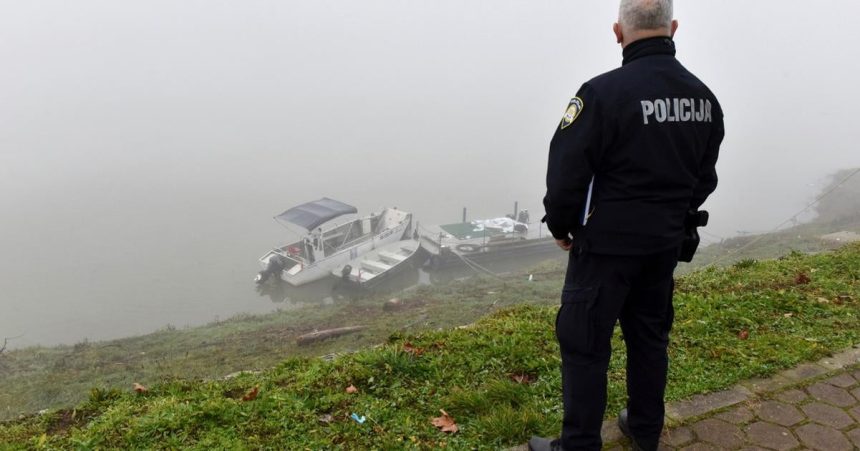 Chorvatsko Na hranici s Bosnou sa prevratil cln s migrantmi