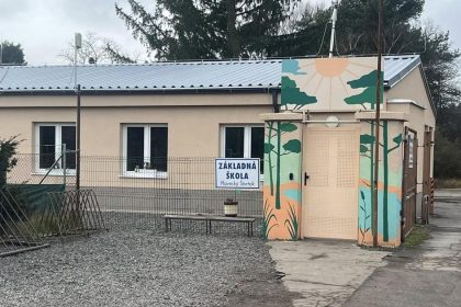 Deti sa uz styri roky ucia v provizoriach