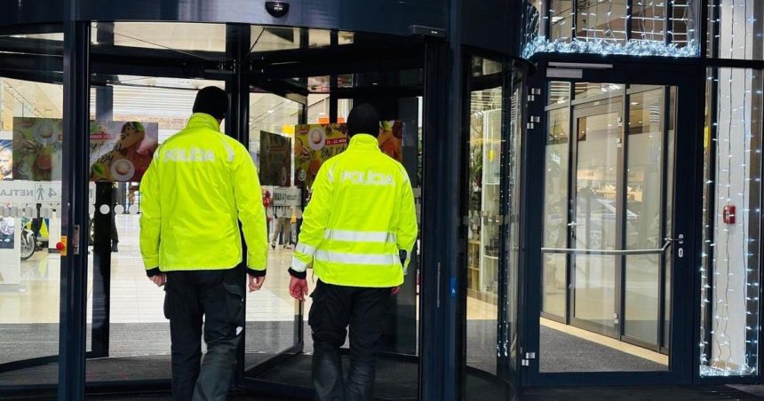 Dvoch seriovych zlodejov obvinila policia za kradeze