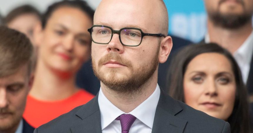 Dvorak kritizoval Saska za neskore predstavenie novely k liekovej politike