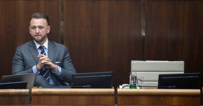 Hanba na viacero sposobov Koalicia zasiahla proti oznamovatelom korupcie