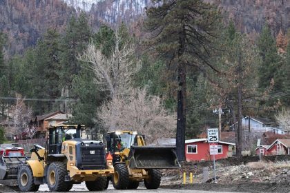 Kalifornia stale bojuje s burkami a silnym dazdom