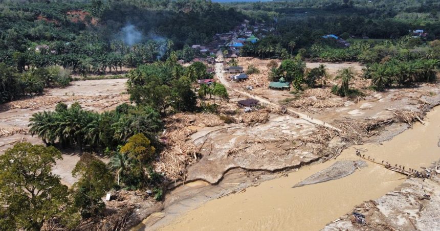 Pocet obet povodni a zosuvov pody na ostrove Sumatra presiahol 800