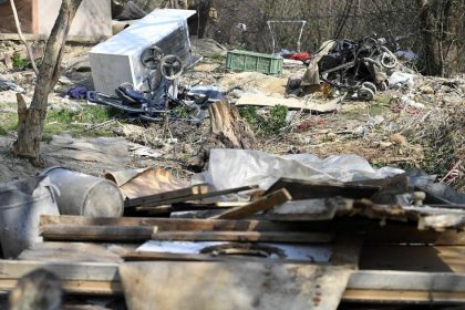 Rokmi nahromadene tony odpadu zmiznu vlada dava milion
