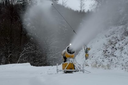 Snezn e dela valia ostosest oblubene stredisko na severe Slovenska sa chysta na prvu lyzovacku sezony