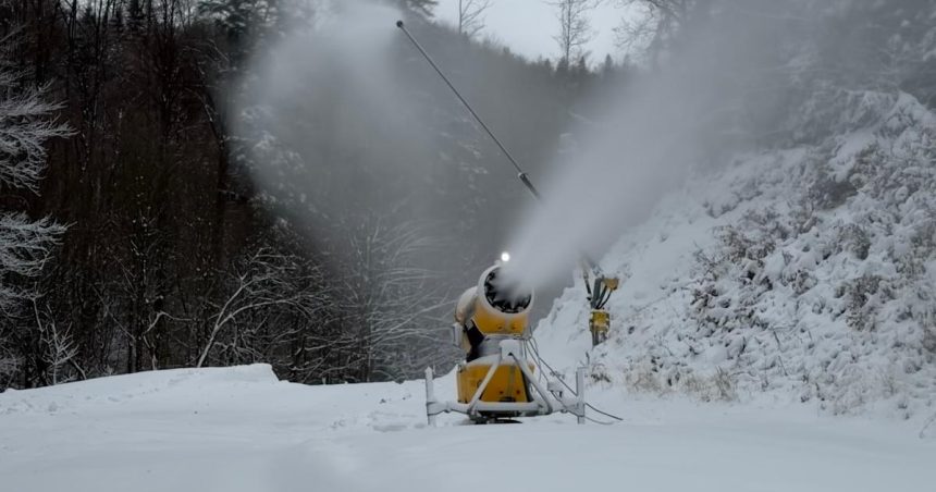 Snezn e dela valia ostosest oblubene stredisko na severe Slovenska sa chysta na prvu lyzovacku sezony