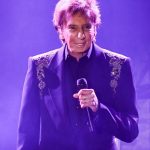 Spevak Barry Manilow oznamil nalez rakoviny pluc