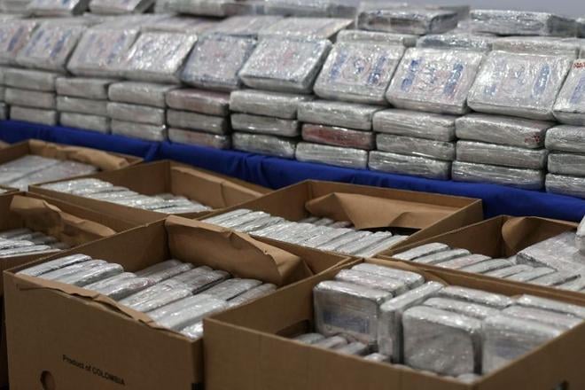 Talianska policia pri zasahu proti drogam