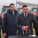 Taraba odovzdal vodohospodarom 50 traktorov