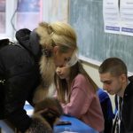 V Kosove sa zacali predcasne volby favoritom je Kurtiho strana