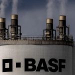 Zisky sto najvacsich nemeckych spolocnosti v roku 2025 klesli o 15 percent