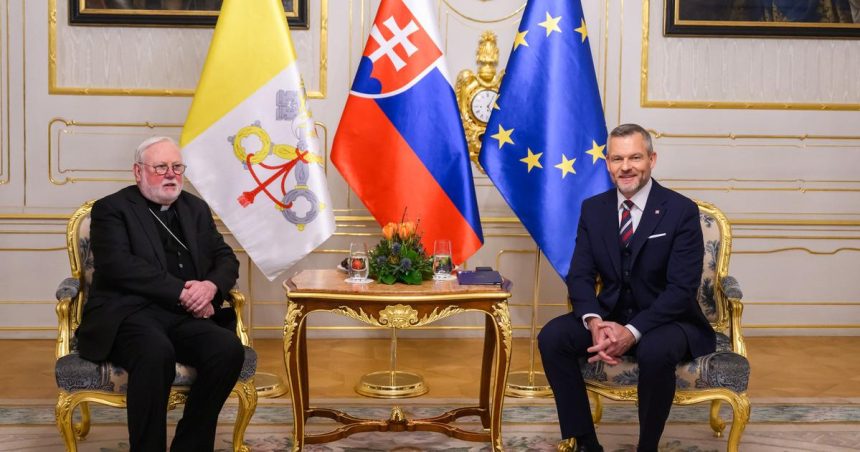 AKTUALIZACIA CIRKEV Na Slovensko pricestoval vatikansky minister zahranicia Paul Richard Gallagher aby si pripomenul podpis zakladnej zmluvy medzi statom a cirkvou