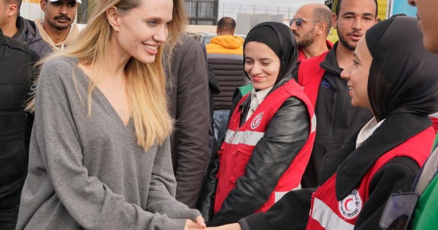 Angelina Jolieova navstivila egyptsku stranu Rafah do Gazy