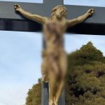 Fekaliami potrel hlavne krize na cintorinoch