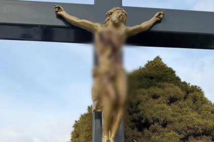 Fekaliami potrel hlavne krize na cintorinoch