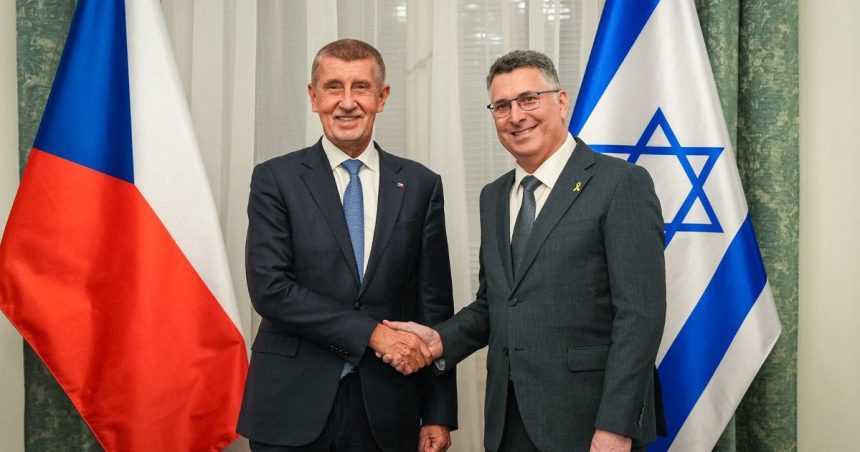 Izraelsky minister Saar na navsteve Ceska stretol sa s Babisom a Vystrcilom