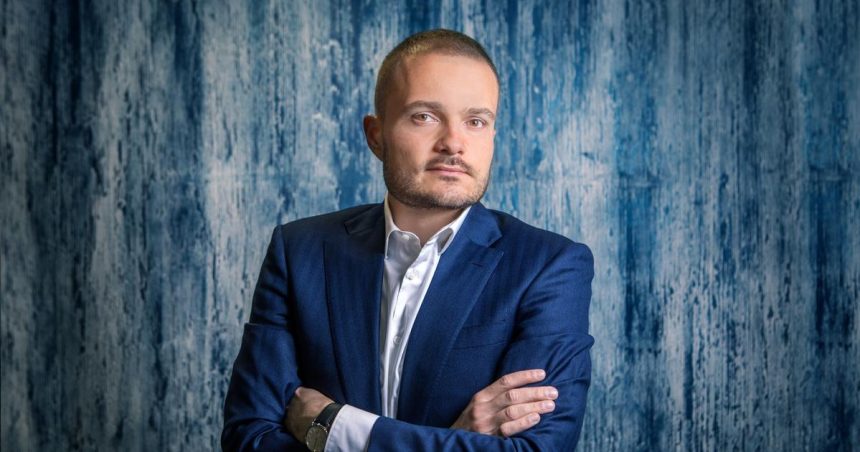 Miliardy aj vdaka Kalinakovi Strnad je zrazu v klube najbohatsich na planete o jeho akcie sa viedla bitka