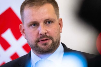 Minister Sasko predstavil poslancom plan narodnej nemocnice vo Vajnoroch